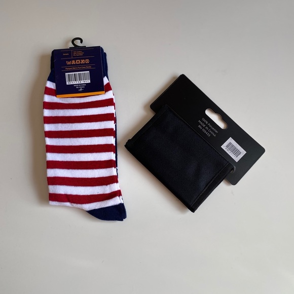 PATRIOTIC NOVELTY SOCKS & AMERICAN FLAG WALLET SET - Picture 2 of 8